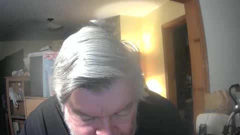 Snapshot of bear8620 chatting on April 29, 2026, 8:18 am bear online show from April 29, 2026, 8:18 am
