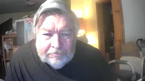 Snapshot of bear8620 chatting on April 30, 2026, 8:31 am bear online show from April 30, 2026, 8:31 am