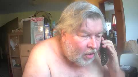 Snapshot of bear8620 chatting on April 30, 2026, 8:37 pm bear online show from April 30, 2026, 8:37 pm