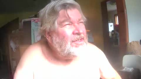 Snapshot of bear8620 chatting on April 30, 2026, 8:57 pm bear online show from April 30, 2026, 8:57 pm