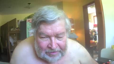 Snapshot of bear8620 chatting on May 19, 2026, 4:35 pm bear online show from May 19, 2026, 4:35 pm