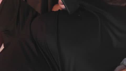 Snapshot of bear_man_oi chatting on February 5, 2025, 2:59 pm bear_man_oi online show from February 5, 2025, 2:59 pm