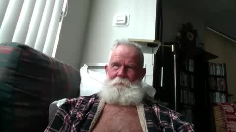 Snapshot of beardbushy chatting on March 26, 2026, 4:01 pm beardbushy online show from March 26, 2026, 4:01 pm