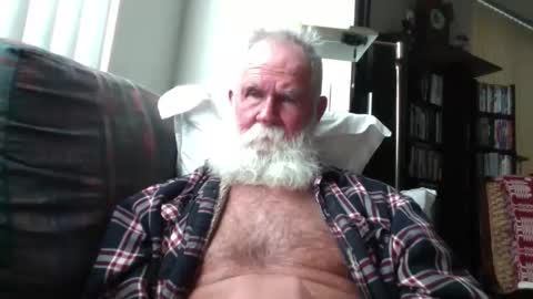 Snapshot of beardbushy chatting on April 12, 2026, 5:29 pm beardbushy online show from April 12, 2026, 5:29 pm