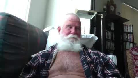 Snapshot of beardbushy chatting on April 26, 2026, 4:37 pm beardbushy online show from April 26, 2026, 4:37 pm