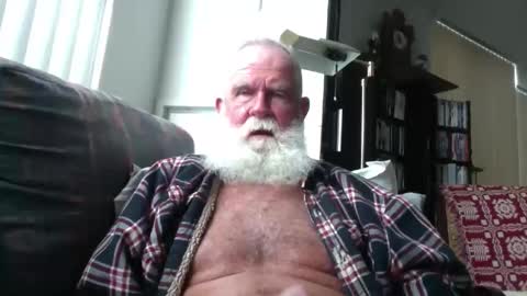 Snapshot of beardbushy chatting on May 24, 2026, 3:39 pm beardbushy online show from May 24, 2026, 3:39 pm