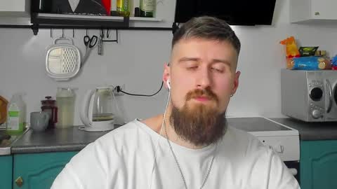 Zeus online show from March 4, 2025, 10:49 pm