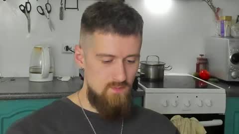 Snapshot of bearded_legend chatting on May 27, 2026, 11:24 pm Zeus online show from May 27, 2026, 11:24 pm