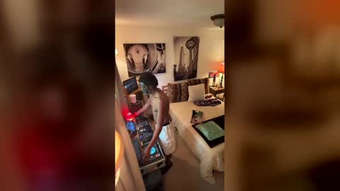 Snapshot of bearmeat4you chatting on May 17, 2026, 11:01 pm bearmeat4you online show from May 17, 2026, 11:01 pm