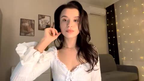 Katie online show from November 21, 2025, 3:22 pm