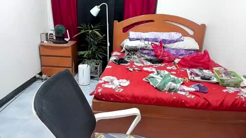 Queen Angela online show from January 1, 2025, 5:43 am