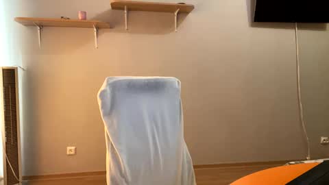 Nik online show from October 9, 2025, 9:07 am