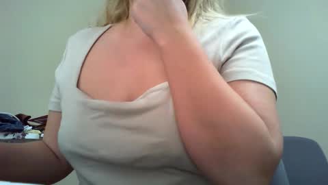 beauty_annyta online show from March 19, 2026, 9:02 am