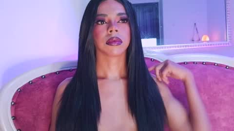 Snapshot of beauty_doll01 chatting on July 16, 2026, 2:12 pm Leydi online show from July 16, 2026, 2:12 pm