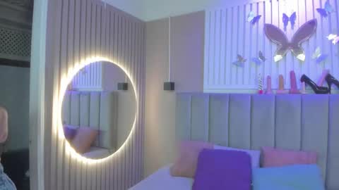 Chantall online show from February 22, 2026, 3:29 am