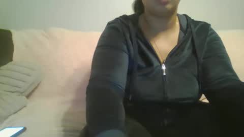 Snapshot of beautyloves chatting on November 14, 2025, 3:55 pm Beauty online show from November 14, 2025, 3:55 pm