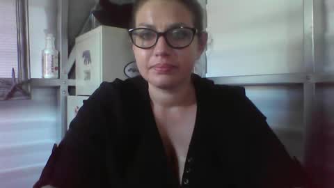 beccabee37 online show from February 16, 2026, 5:42 pm