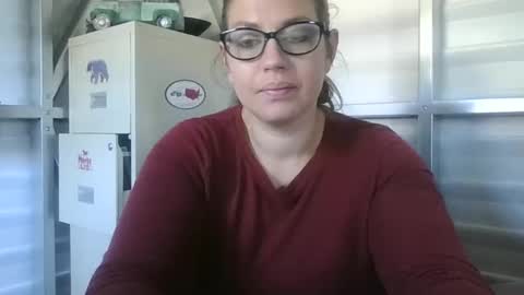 beccabee37 online show from March 19, 2026, 5:39 pm