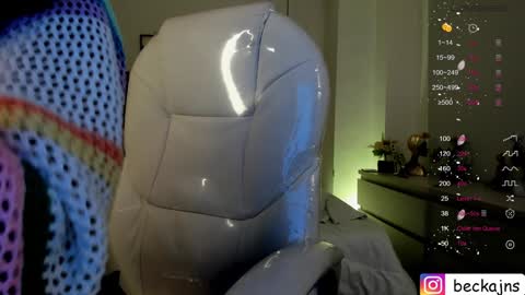 Marzhie online show from December 4, 2024, 1:42 pm