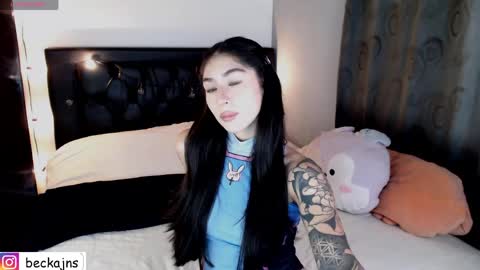 Marzhie online show from May 8, 2026, 3:56 am