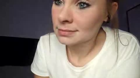 BECKY BOO  online show from March 17, 2026, 8:28 am