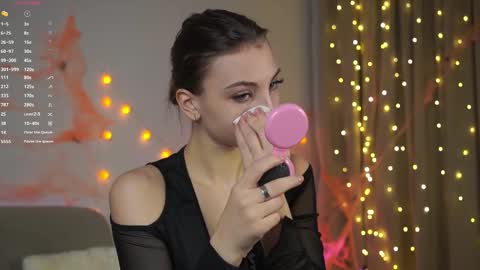 Melissa online show from November 23, 2025, 1:11 pm