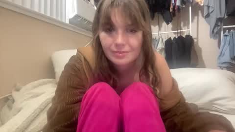 Snapshot of beebeebuzzzzzz chatting on February 16, 2026, 8:21 am beebeebuzzzzzz online show from February 16, 2026, 8:21 am