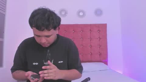 beele_and_evie online show from February 4, 2026, 7:53 pm