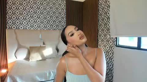 Snapshot of beella_tay1 chatting on May 1, 2026, 11:37 am BELLA online show from May 1, 2026, 11:37 am