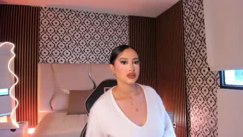 Snapshot of beella_tay1 chatting on May 11, 2026, 12:44 pm BELLA online show from May 11, 2026, 12:44 pm