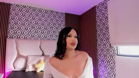 Snapshot of beella_tay1 chatting on June 2, 2026, 12:18 pm BELLA online show from June 2, 2026, 12:18 pm