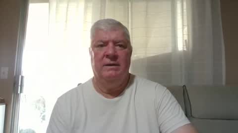 Just Me Nothing More or Less online show from December 5, 2025, 6:04 pm