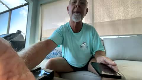 beezkneez63 online show from July 12, 2026, 9:50 pm