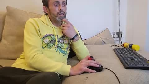 Snapshot of begbestuk chatting on November 5, 2025, 3:17 am begbestuk online show from November 5, 2025, 3:17 am