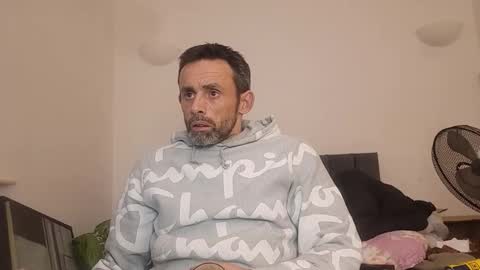 Snapshot of begbestuk chatting on November 28, 2025, 5:21 am begbestuk online show from November 28, 2025, 5:21 am