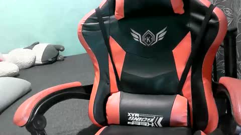 Tezza online show from October 22, 2025, 1:06 am