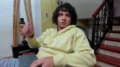 independent model online show from December 11, 2024, 9:52 am