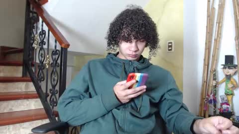 independent model online show from December 24, 2024, 2:32 am