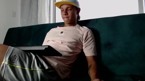 independent model online show from January 28, 2025, 10:45 pm