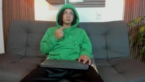 independent model online show from October 4, 2025, 7:50 am