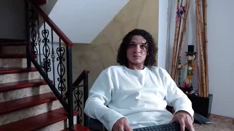 independent model online show from November 12, 2025, 10:41 pm