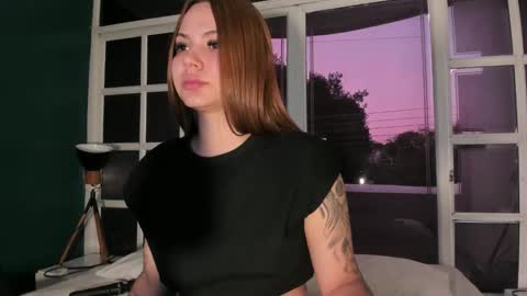 Snapshot of bella01_ chatting on February 28, 2026, 11:33 am BELLA online show from February 28, 2026, 11:33 am