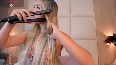 Bella cam online show from December 22, 2024, 7:21 pm