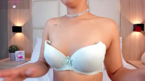 Bella cam online show from January 25, 2025, 7:07 pm