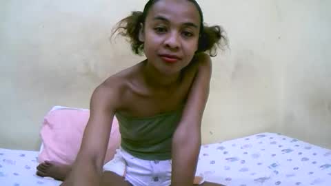 bella193999 online show from November 9, 2025, 6:17 pm