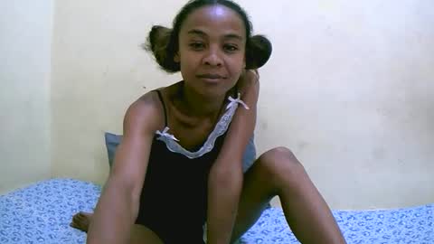 bella193999 online show from December 3, 2025, 6:06 pm