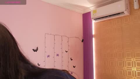 bella19   online show from October 30, 2025, 9:04 pm