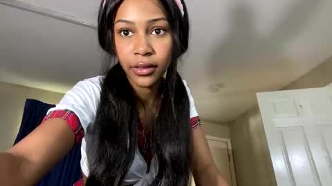 bella19sua online show from September 21, 2025, 8:10 pm