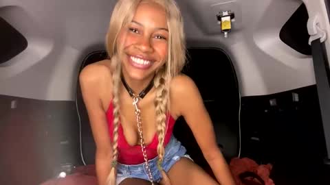 bella19sua online show from October 25, 2025, 3:36 am