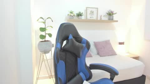 Snapshot of bella_99x chatting on April 25, 2026, 11:24 am Bel 3 online show from April 25, 2026, 11:24 am